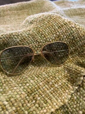 Ray-Ban Gold Aviator Sunglasses with Green Lenses unisex